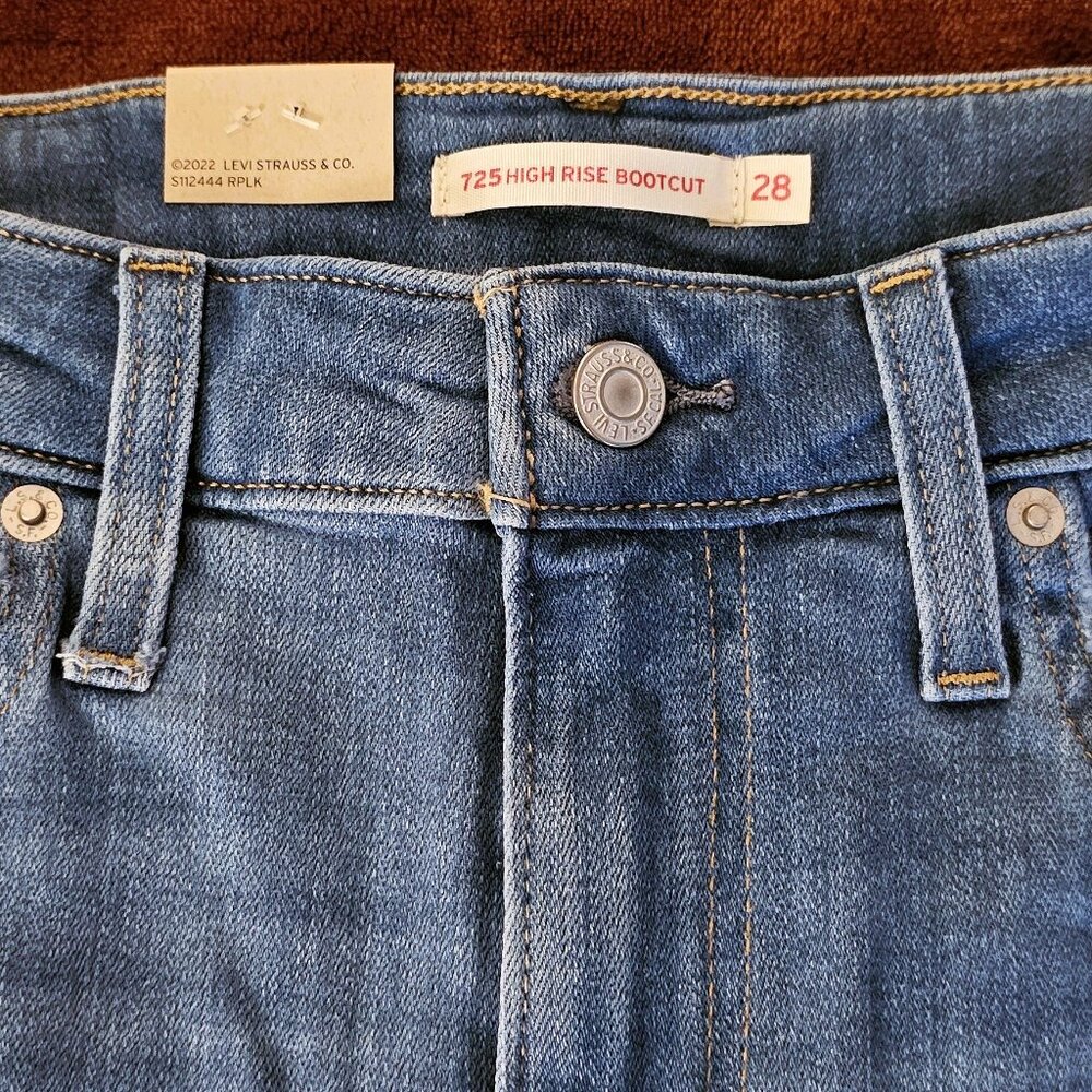 NWT Authentic Womens Levi's 725 High Rise Boot Cut Jeans Tribeca Sun Size 28x32